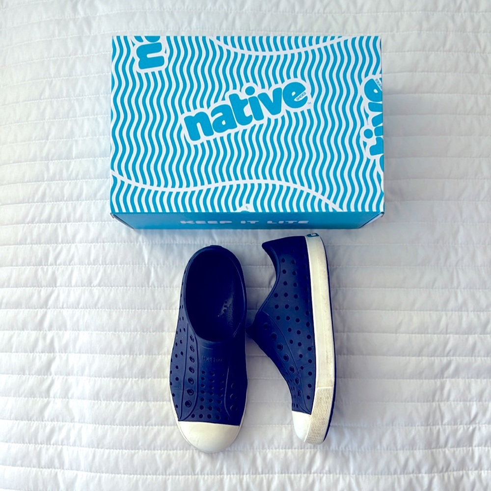 NATIVE Shoes Jefferson in Regatta Blue & Shell White